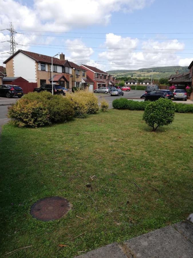 Little Cosy Cwtsh Hotel Pontyclun Exterior photo